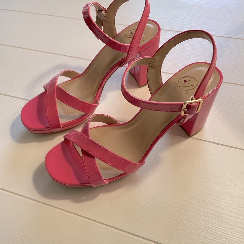HOT PINK SHOES BLOCK HEELS ANKLE STRAP SIZE 8  PATENT LEATHER TYPE VERY PRETTY - Picture 2 of 11